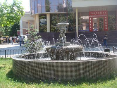 Прикрепленное изображение: 10 Фонтан у ТРЦ Берг.jpg